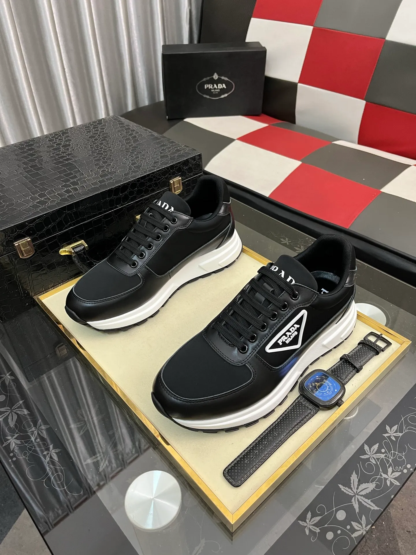 Men's shoes 💰420⌚️⌚️Prada•PRADA original quality.~ Unique modern style sneakers. 🏃A must-have casual shoe for trendy men😍😍 Original brand imported from Italy, imported original leather, sheep lining (refuses to discolor and grind feet) Sole: Original sole provided by the original factory, French lazy style design ⚠️Fit to the feet, original quality, super comfortable original sole. It’s like shooting the real thing🎬The real thing is better, high-quality sneakers Size: 38-444️⃣Colors available